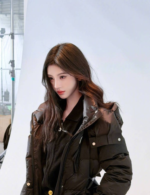 鞠婧祎随拍十分生动。