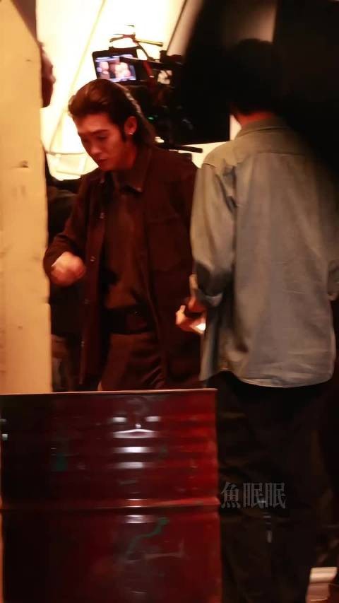 于适上班路透,这个腰部发力走路好带感