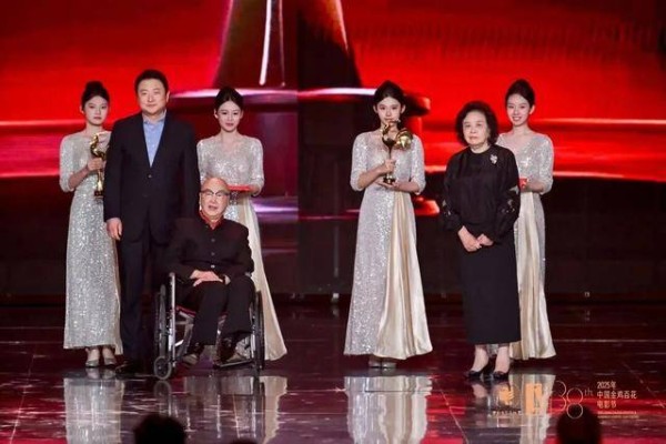 金鸡奖的终身成就奖，颁给了来自闵行的他！