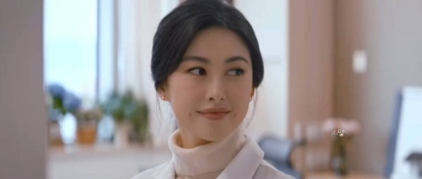 朱珠梨涡笑容被赞人间治愈剂