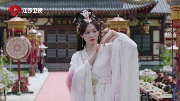 荷花宴上幸依依情郎现身拒纳妃