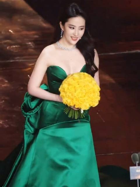 刘亦菲微博视界大会现场,神仙姐姐怎么这么好看