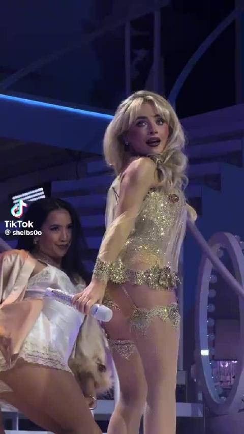 感觉这套衣服最好看的颜色找到了