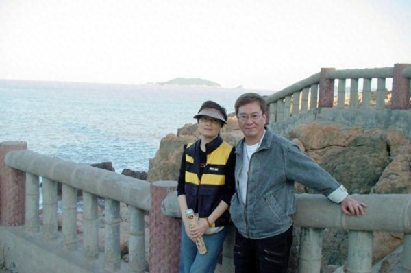 TVB知名女主持的父母罕见曝光，原来她父亲在香港也是一位名人