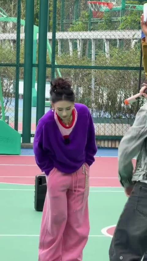 张柏芝好会穿搭呀～少女感十足