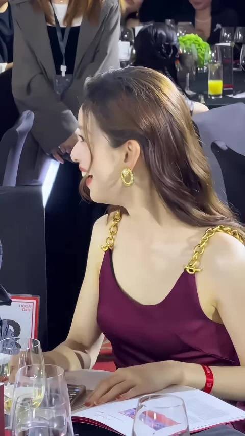 章泽天32岁生三胎身材颜值仍出众