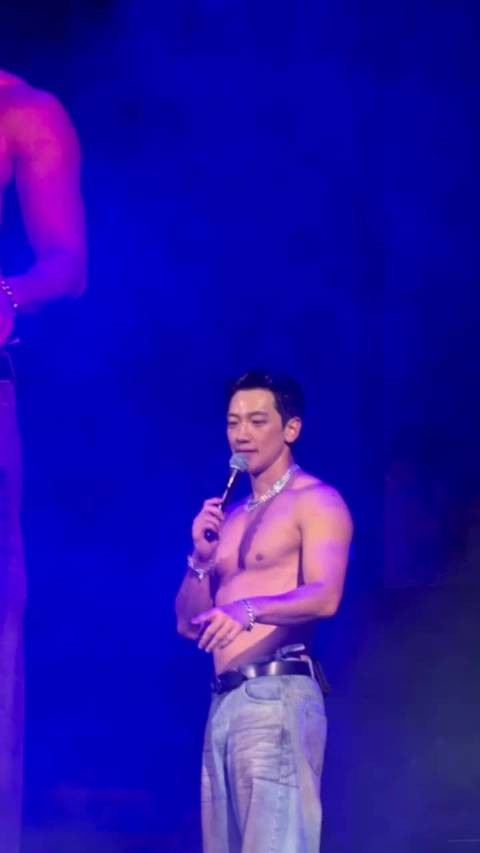 金泰熙能不能管管Rain! 一晚上没咋穿,是想羡慕死谁呀