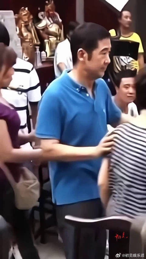 张国立带病拍戏,妻子邓婕得知前往照顾,看见妻子的到来满脸欢喜