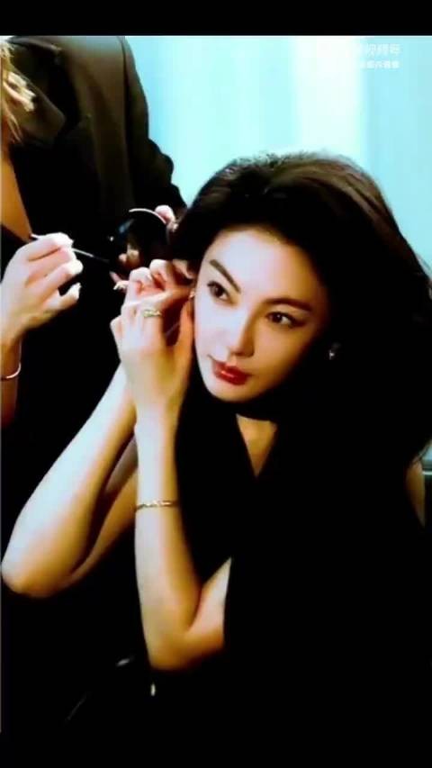 张雨绮浓颜骨相适配多剧型,御姐甜妹古装现代皆惊艳