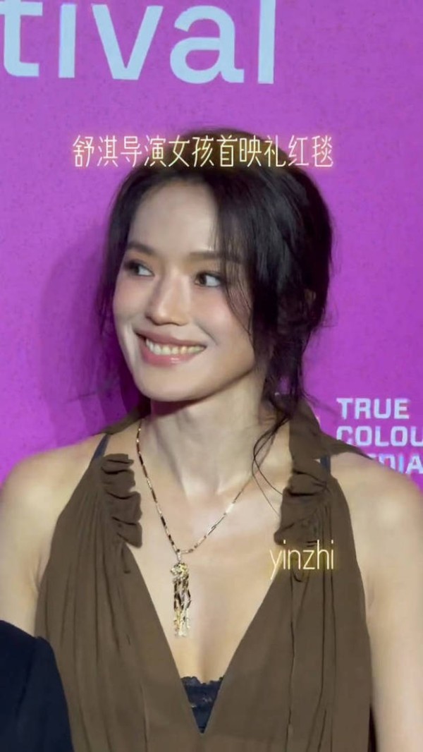 舒淇的皮肤超级好。