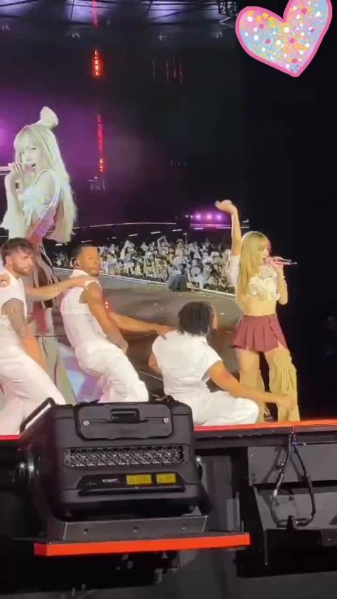 BLACKPINK成员Lisa演唱会造型舞蹈动作引讨论