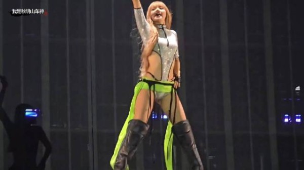 前排视角感受下Blackpink的演唱会，Lisa的个人solo真的太养眼了