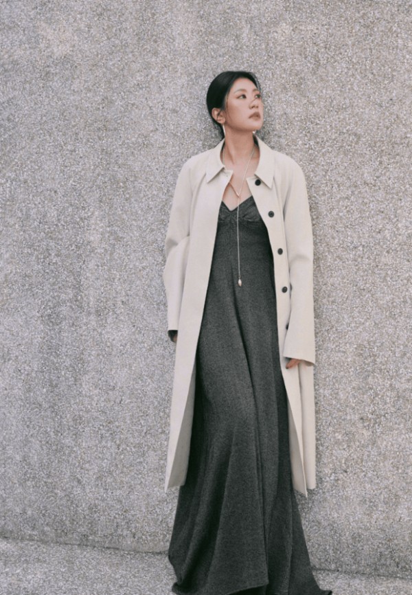 贾静雯状态松弛自在。