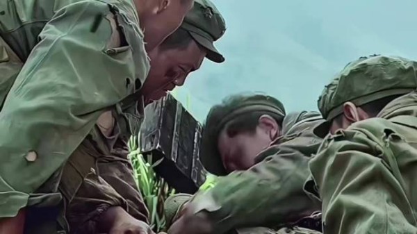 高山下的花环,那一刻赵蒙生眼神变的坚定,成为了一个真正的军人!