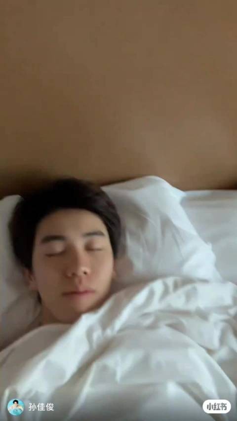 拿被子挡一下胸是何意味