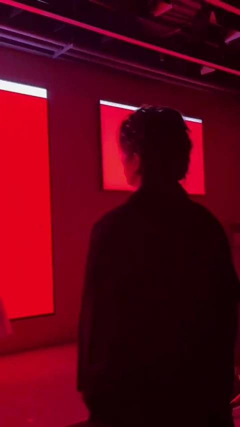 都说他瘦了,但是我感觉这身帅的挺特别的 ,戏路宽那是事实,演技没的说