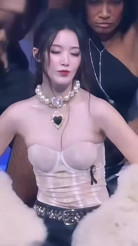 叶舒华，贫穷，但是慷慨 不过很白