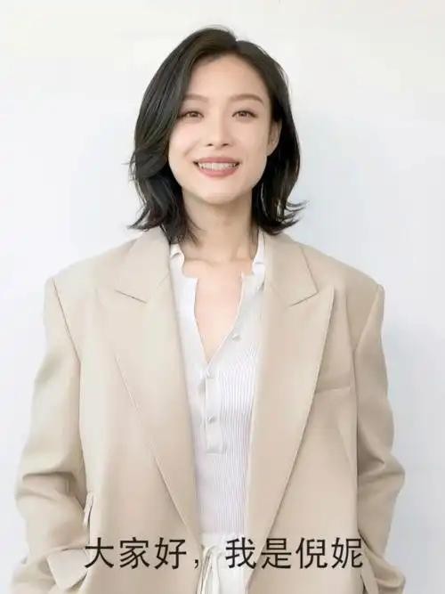 倪妮在江门拍戏被网友偶遇，新造型突破真大，短发村妇差点认不出