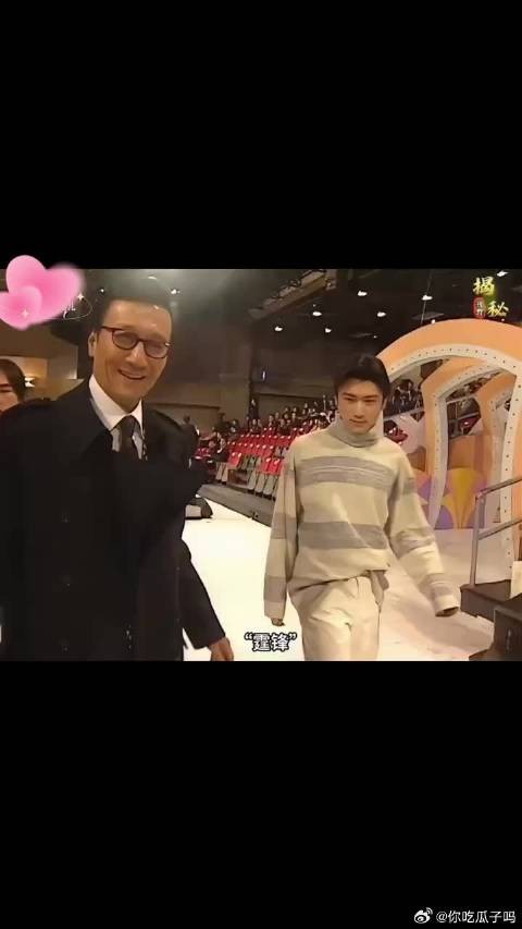 1996年仅仅16岁的谢霆锋杀入娱乐圈，签约当天众星云集