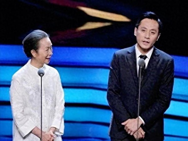 奚美娟当主席,周野芒打官司,三十年谎言被掀开