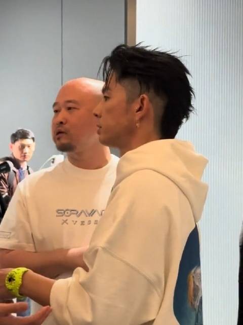 吴建豪47岁怼脸状态,运动让人年轻?脸好紧致啊!