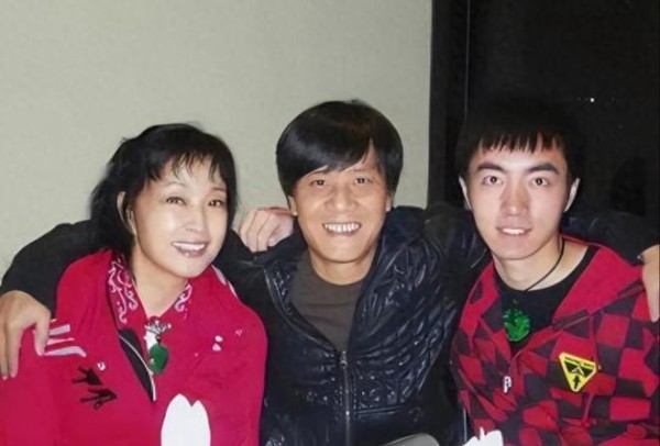 刘晓庆前夫独身21年，只因错信她的玩笑话，后半辈子当孤家寡人