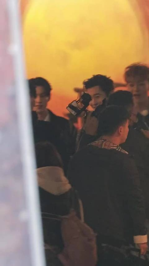 宇宙爆闪男团冬天氛围感男神来喽，兄弟们神图了