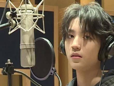 记住这个瞬间,王俊凯近距离清唱太戳心 清唱