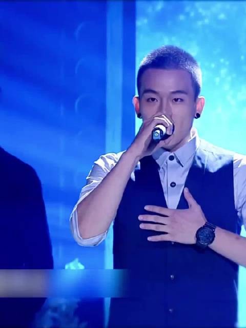 欧豪早期形象曝光，酷甜系爱豆引回忆