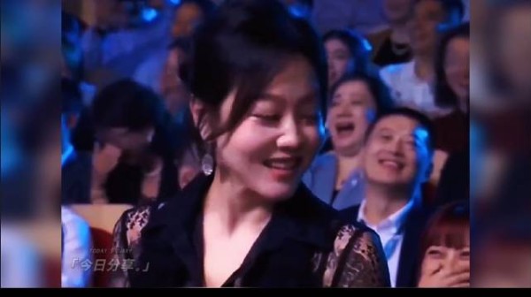 闫妮微醺调侃主持人,访谈变逗趣现场