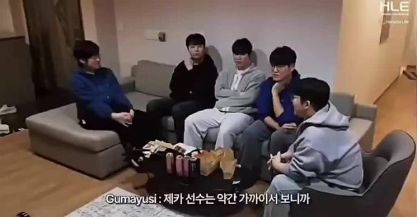 Gumayusi夸赞Zeka眼睛漂亮称其有少年美