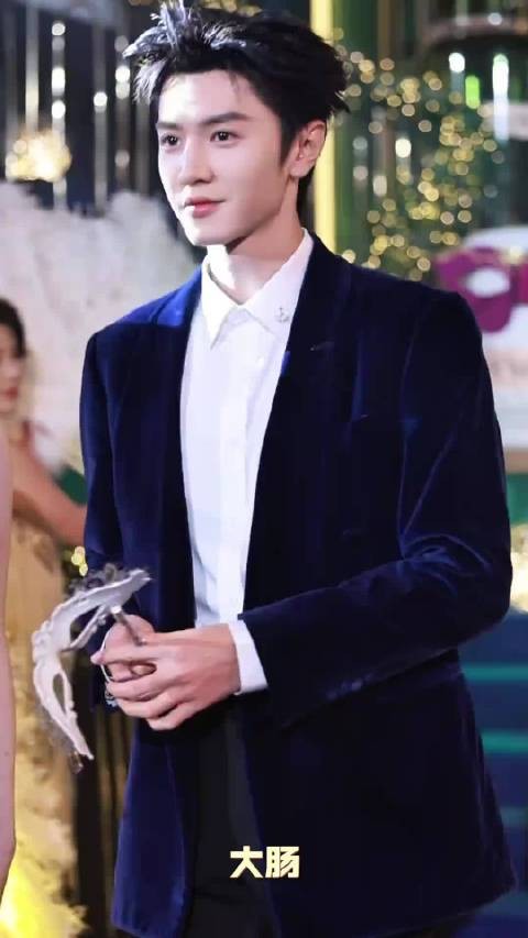 陈哲远带钢钉拍三部戏后手术取出