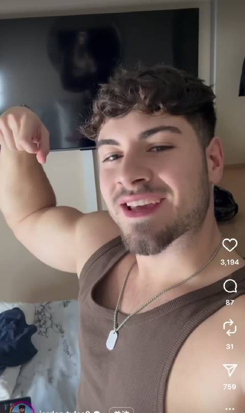 男友转型健身教练分享减肥经验,购新电视机引关注