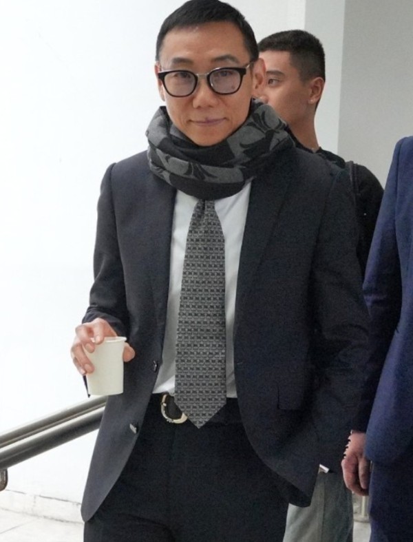 张柏芝太惨了！遭前经纪人伪造合同，诈骗千万片酬，还被威胁不听话就抹黑你