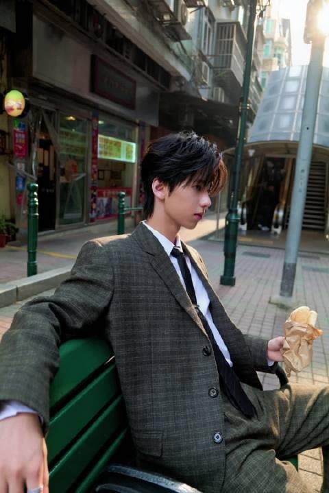 林子烨亮相尖叫之夜造型引热议