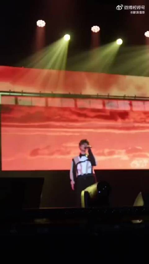 周传雄出道三十余年仍为乐坛常青树