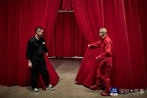 红与黑，节奏与蓝调，这场展览呈现两种生命力量的对话