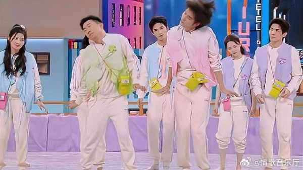 杨迪张颜齐甩头舞蹈,迪哥这幽默舞姿,是想笑死谁!