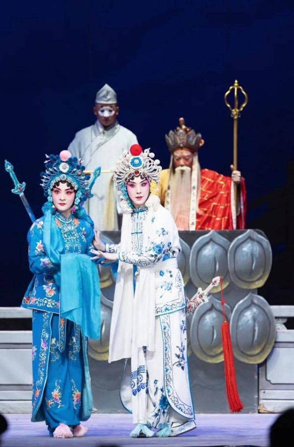 京剧《白蛇传》:这个白娘子不一般