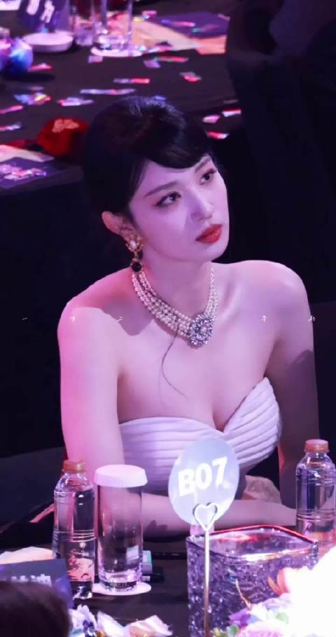 昨晚真的被王楚然惊艳到了,身材身高美貌气质都好完美的珍珠美人