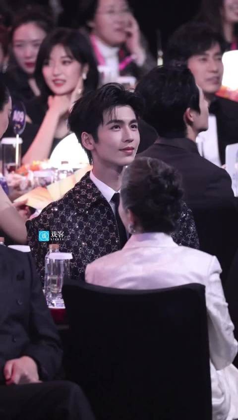 尖叫之夜内场张凌赫生频+生图，牛牛你怎么可以帅成这样？