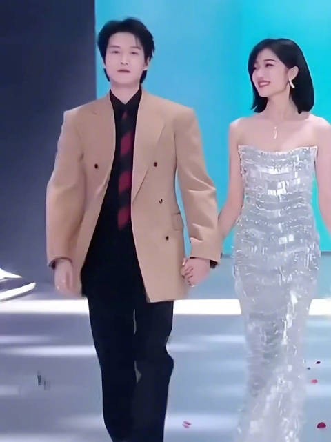 魏大勋孙千牵手亮相红毯新剧引期待