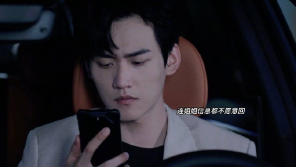 李雾因情敌言语生闷气，姐姐巧妙安抚化解矛盾