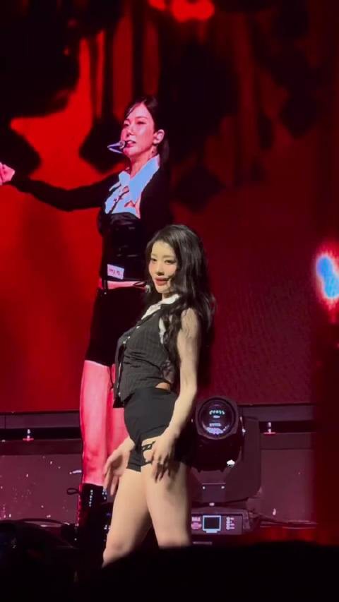 沈小婷崔有真香港合体引热议