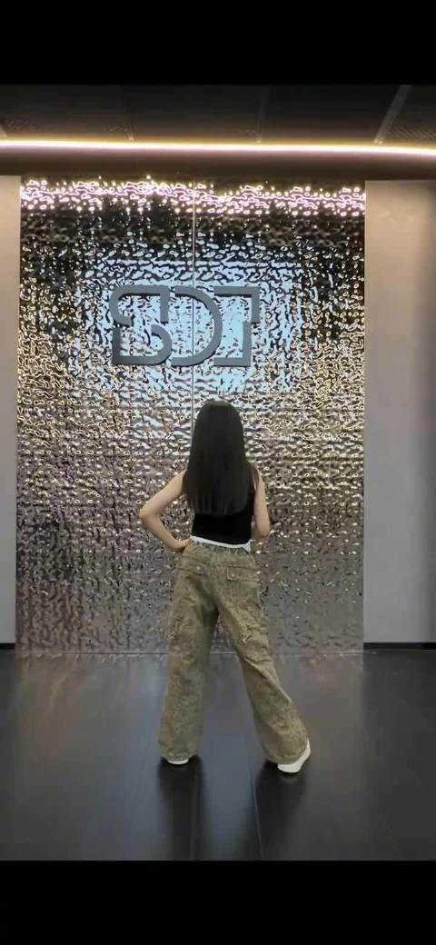 小酒窝跳了《疯狂动物城2》里的《zoo》! 好会跳!天生的大明星