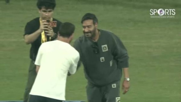 梅西和《误杀瞒天记》主演阿贾耶·德乌干同框握手!