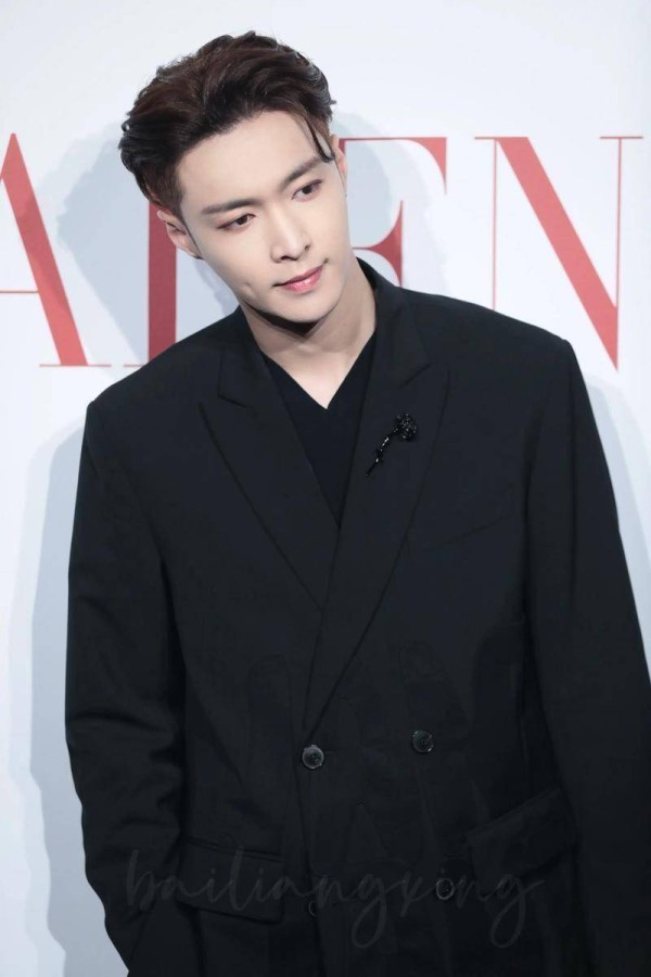 张艺兴临阵缺席EXO见面会!国家话剧院紧急召回成导火索