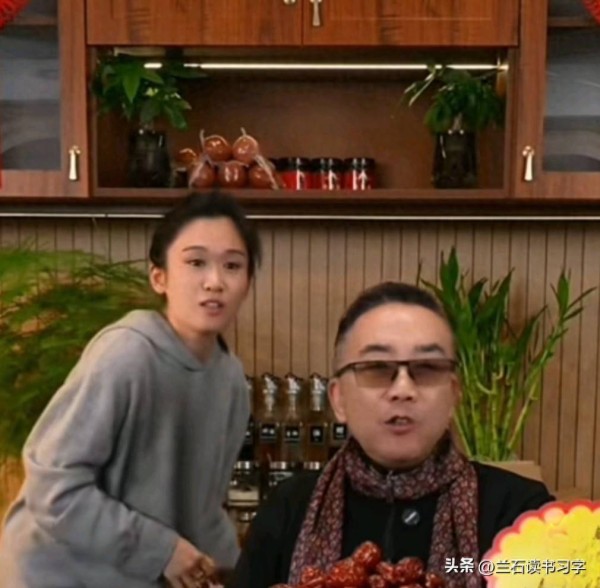 杨议自我调侃:去年让他们霍霍了,今年我是咸鱼翻身越来越年轻了