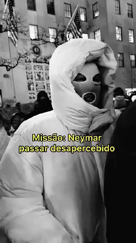 内马尔乔装打扮,和女友及朋友们在纽约玩