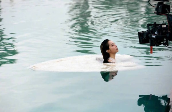 蔡依林宛若神秘美人鱼。